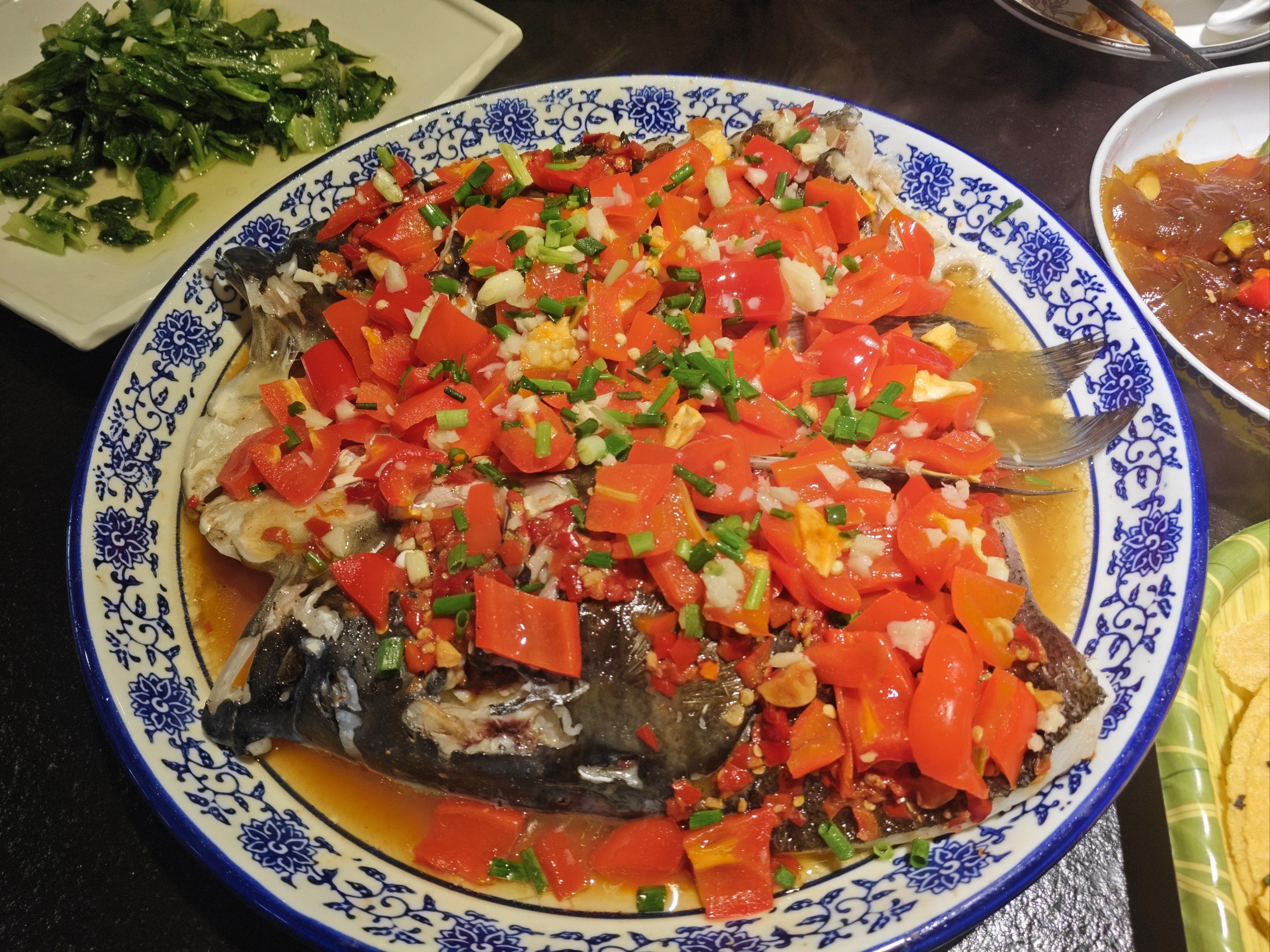 千岛湖鱼头,肉质细嫩,汤汁醇厚,每一口都是自然的馈赠