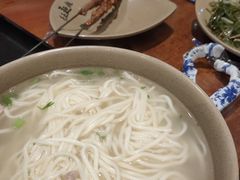 -亮亮面馆(经六路店)