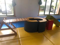 -蒙蒙狮蒙台梭利儿童之家