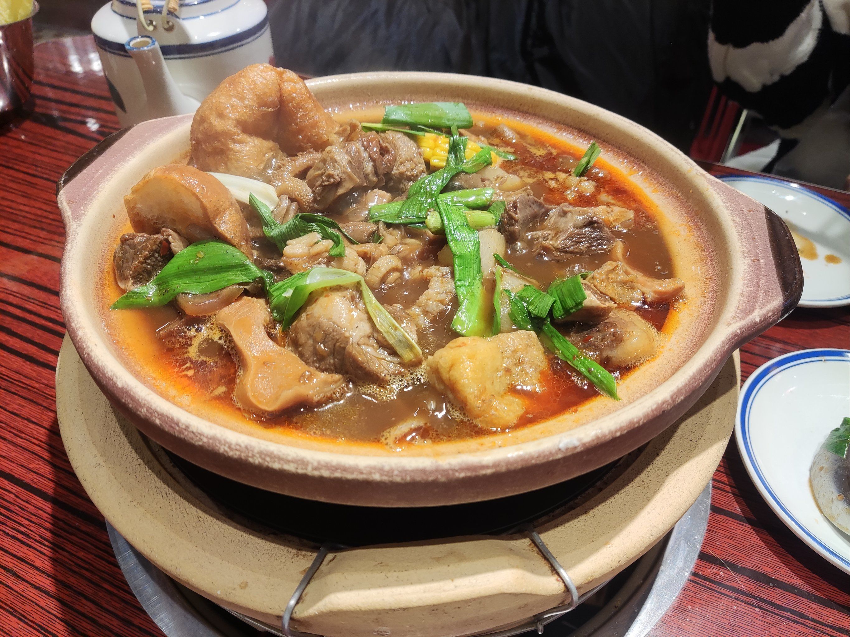 用牛腩煲改善伙食