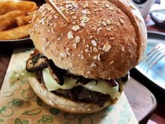 鲜香蘑菇牛肉汉堡-魏斯理汉堡(西安沣东吾悦店)