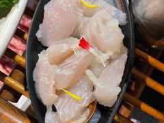 -老牌坊云南鱼豆花火锅(哈西万达店)