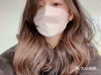 给我意外惊喜显脸小的同时