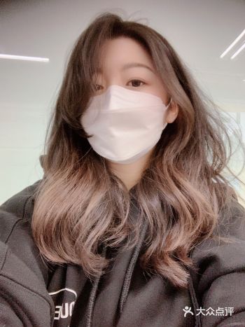 给我意外惊喜显脸小的同时