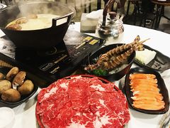 -鲜入围煮花胶鸡海鲜火锅