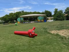 -田园东方蜜桃村的田野营地