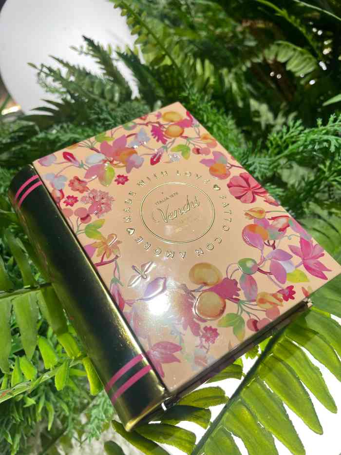 venchi 闻绮(天环广场店)-"太古汇专卖巧克力95和雪糕的店多次经过.