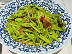黎蒿炒腊肉-欧记大排档·景德菜(上海首店)