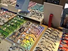 -天空之镜眼镜店蔡司依视路配镜授权零售店(望京颐堤港店)