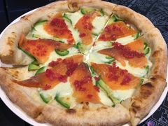 烟熏三文鱼牛油果披萨-TIAGO HOME KITCHEN(朝阳大悦城店)