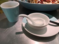 餐具摆设-姚姚酸菜鱼·金戈戈香港豉油鸡(喜荟城联名店)