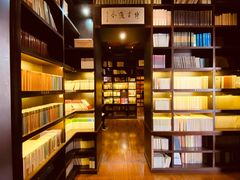 -钟书阁(松江泰晤士小镇店)