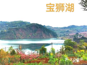 每年天气不同，朝向不同，高低不同，花期有差异