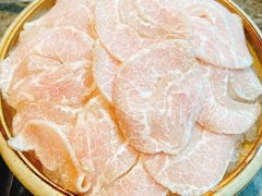 猪颈肉-三人行骨头王火锅(长寿店)