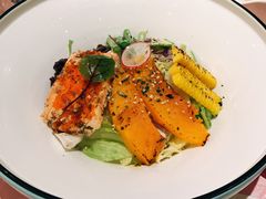香煎三文鱼鲜蔬波奇碗-西堤牛排(南京龙江店)