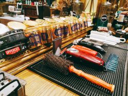 -TWOFACE 双面理发馆