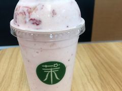 草莓酸奶奶昔-茉酸奶(广西北路店)