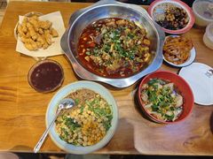 -爆炸头阿姨小四川正宗川味小吃(无任何分店)