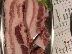 厚切猪肉-·缸桶屋·韩式牛肋条自助烤肉(西湖D11店)