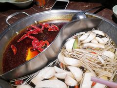 菌香鸳鸯锅-晓宇重庆火锅(赛格国际购物中心店)