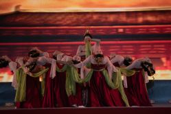 -尚美霓裳晚礼服·合唱服·舞蹈演出服租赁定制