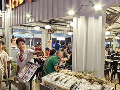 -席娜卡琳火车铁道夜市