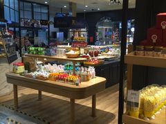 面包甜点陈列柜-米洛克欧洲蛋糕(西南路店)