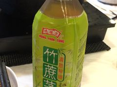 竹蔗茅根饮-鲜入围煮花胶鸡海鲜火锅