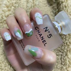 -花岐款式专研健康美甲沙龙
