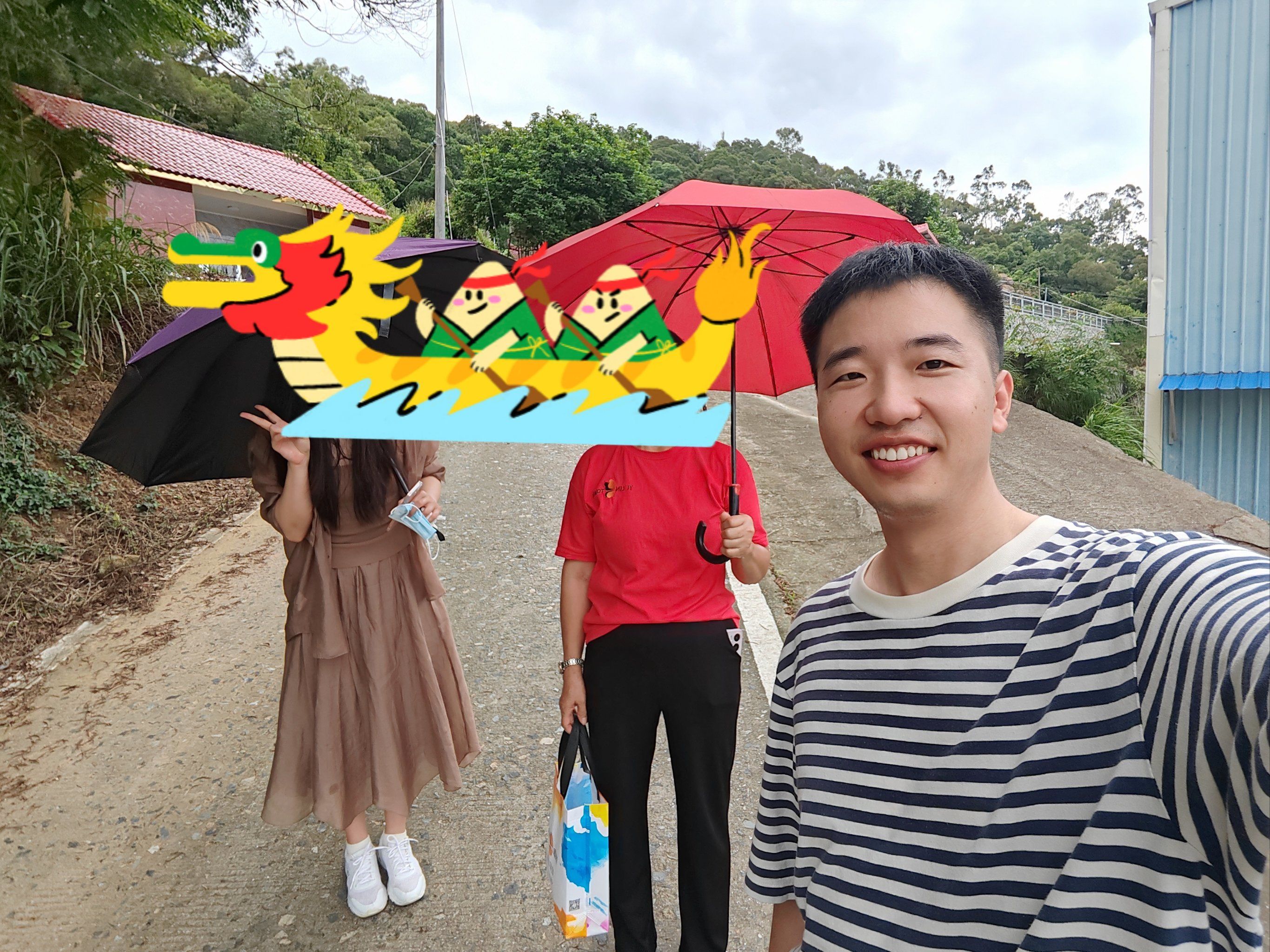 努力生活的一家人 #农村守护人 #0元玩转这座城 
远处有座山,魁山