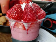 草莓奶昔-MI WU FACTORY米屋美食工厂餐厅(绿地店)