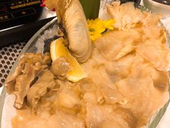 象拔蚌-鲜入围煮花胶鸡海鲜火锅