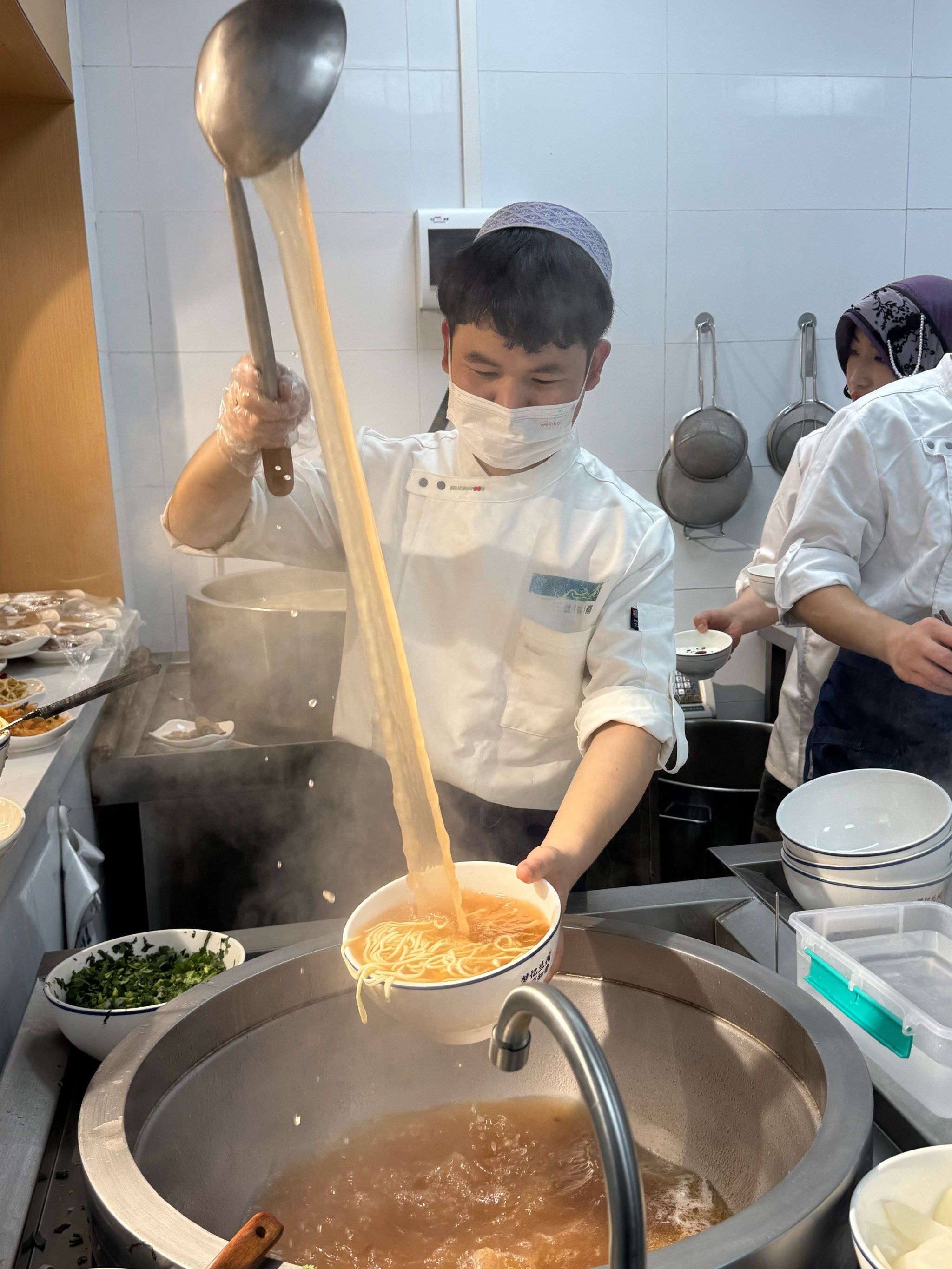 这碗牛肉面才9.9r!