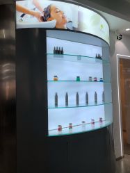 -LESSMORE科技头皮理容中心