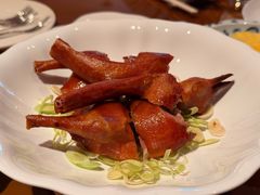 脆皮乳鸽-华尔道夫酒店·紫金阁