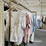 店员特温柔，店铺衣服也是又漂亮又不贵，值得逛！