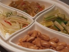 -左庭右院鲜牛肉火锅黑金店(陆家嘴中心店)