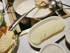 -尚尚仙·酸汤猪手·猪肚鸡火锅(华联万柳购物中心店)