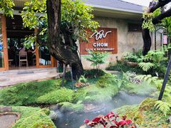 -Chom Cafe and Restaurant