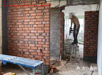 新建墙体时要注意：顶层的砖一定要斜顶砖，平铺的话