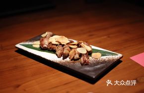 Garlic Beef Rolls with Golden Sauce