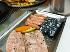 -山野的朋友露营炭火烤肉