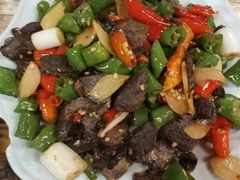 尖椒牦牛肉-小锅巴纳西餐厅