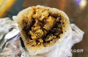 Steamed Glutinous Rice Wrapped in Fried Dough