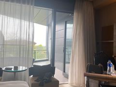 -上海滴水湖皇冠假日酒店
