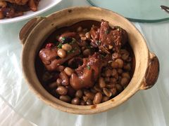 花生仁炖猪蹄-武大口院食堂