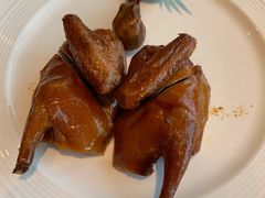 沙田玻璃乳鸽-馋遇江南·精致湖景雅宴(东方之门店)