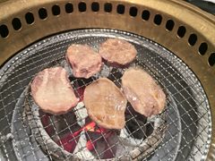 -山川小町·极番烧肉(新地假日广场店)