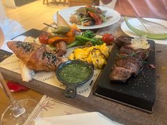 -Mark&Mars Restaurant