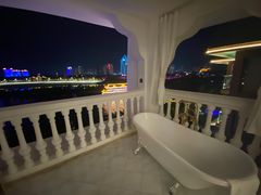 -芭黎人江景轻奢酒店(告庄西双景星光夜市店)